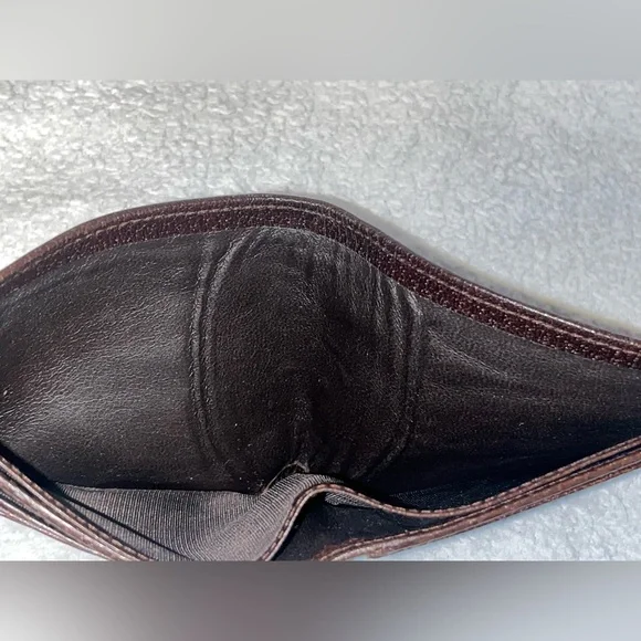 Gucci Canvas Monogram Bifold Wallet - Picture 10 of 12